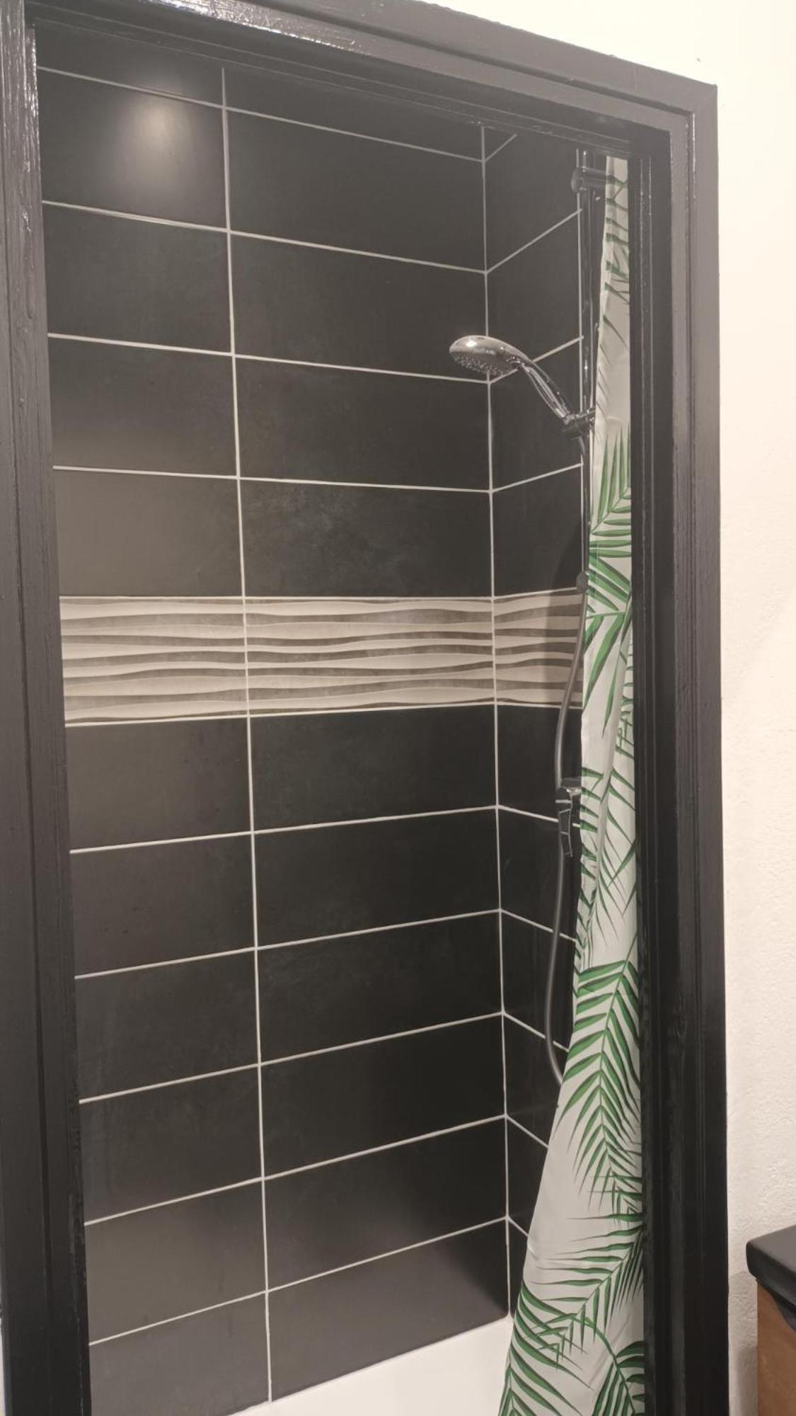 Appartement T1 Proche De Vulcania Pontaumur Buitenkant foto
